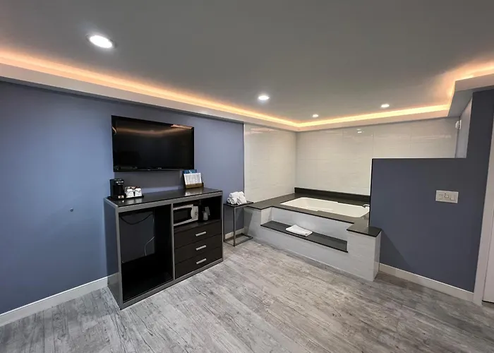 Deluxe Inn Hawthorne/ Lax