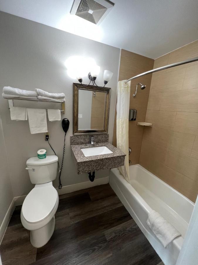 Deluxe Hawthorne/ Lax Motel 2*