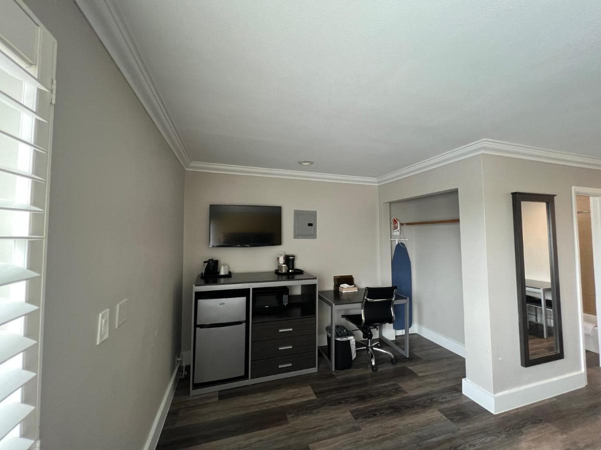 Deluxe Hawthorne/ Lax Motel 2*