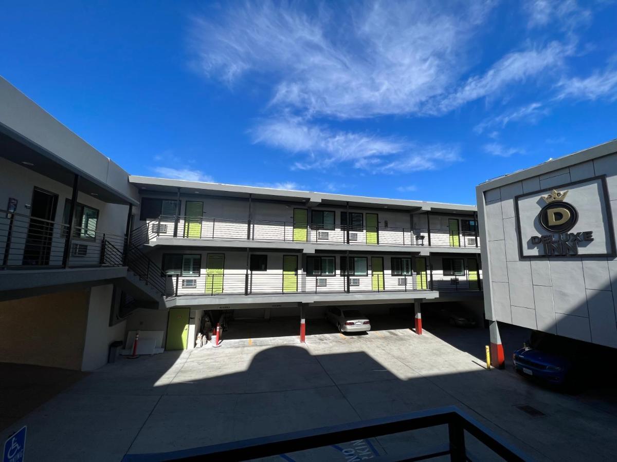 Deluxe Hawthorne/ Lax Motel