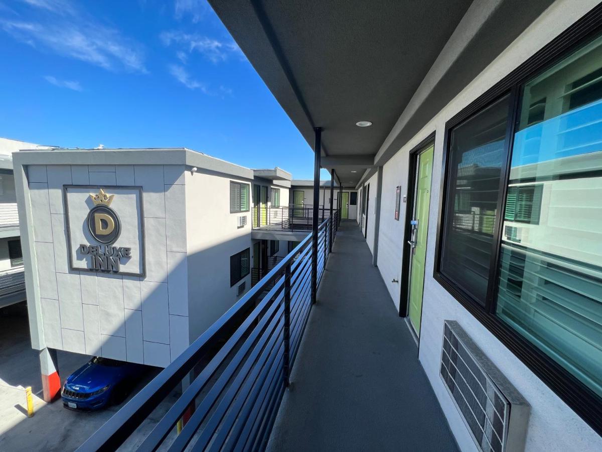 Deluxe Hawthorne/ Lax Motel