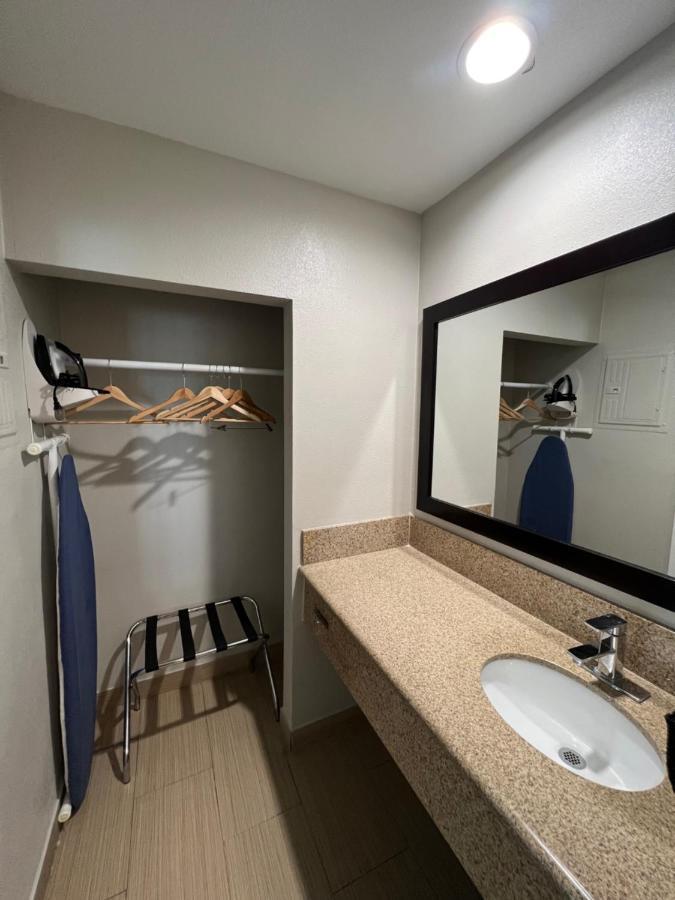 Motel Deluxe Hawthorne/ Lax 2*